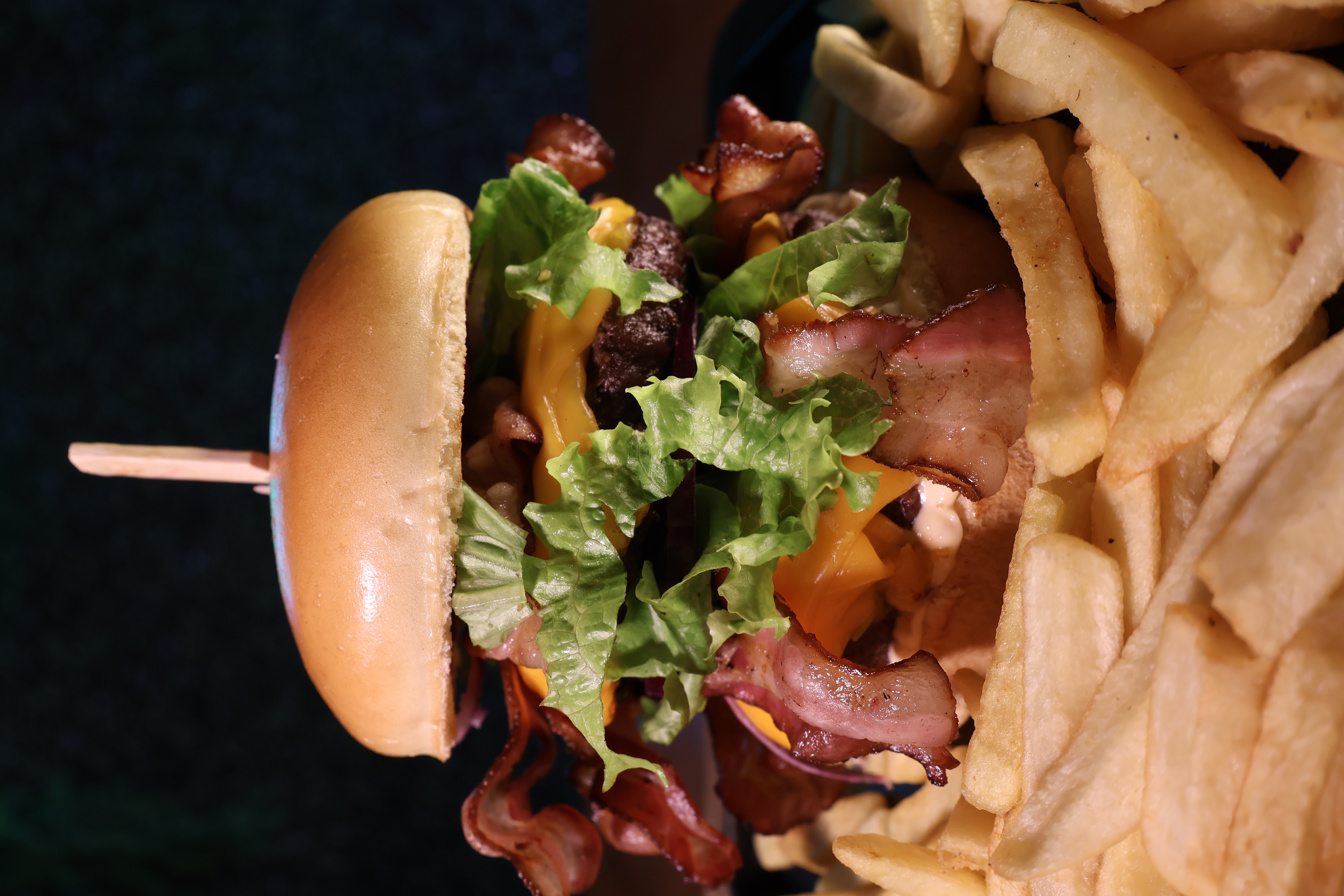 Hambúrguer Duplo Bacon do Di Propósito no Instagram